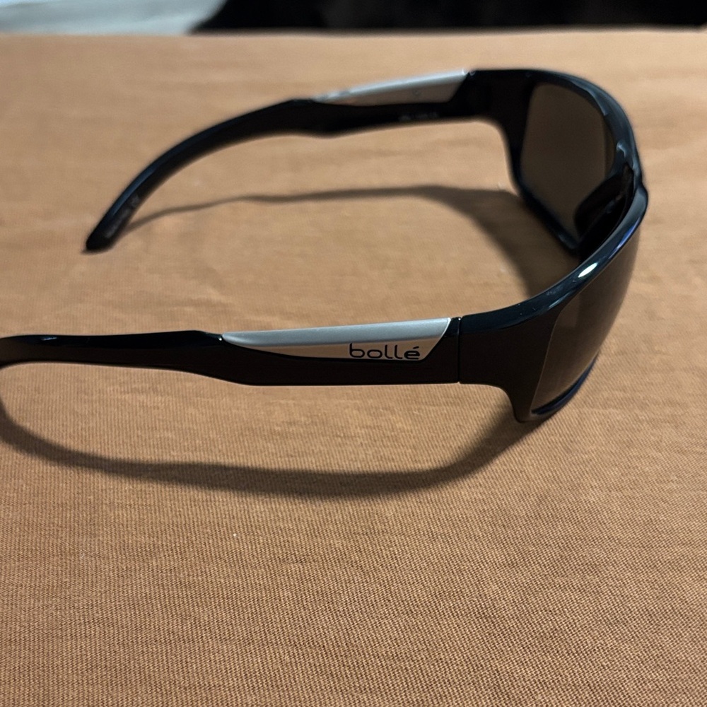 Bolle Kids Sunglasses in Black and Gray